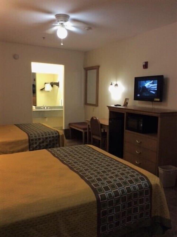 Texas Inn Weslaco photo 16