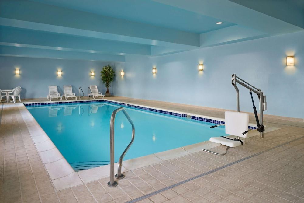 Hampton Inn Belle Vernon photo 9
