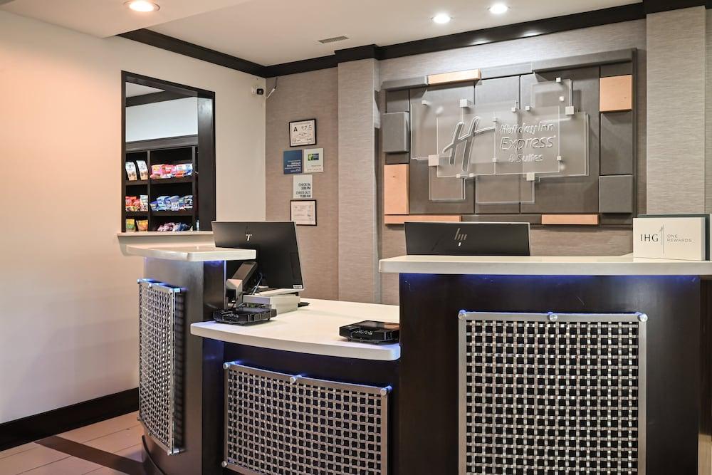 Holiday Inn Express & Suites Charlotte Southeast - Matthews by IHG photo 2