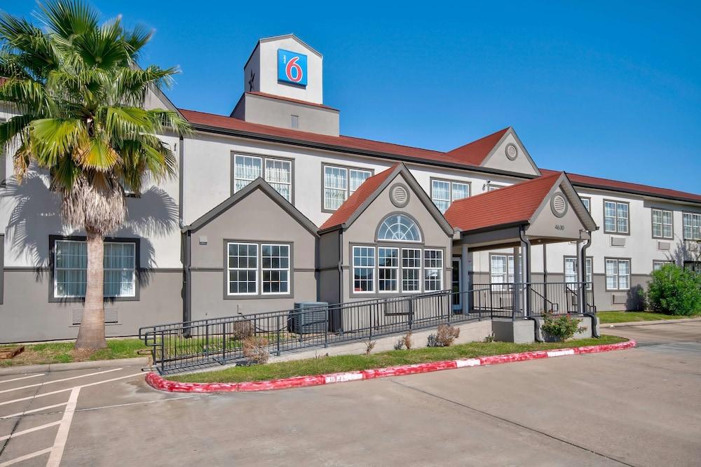 Motel 6 Stafford, TX – SW Houston - Sugarland photo 25