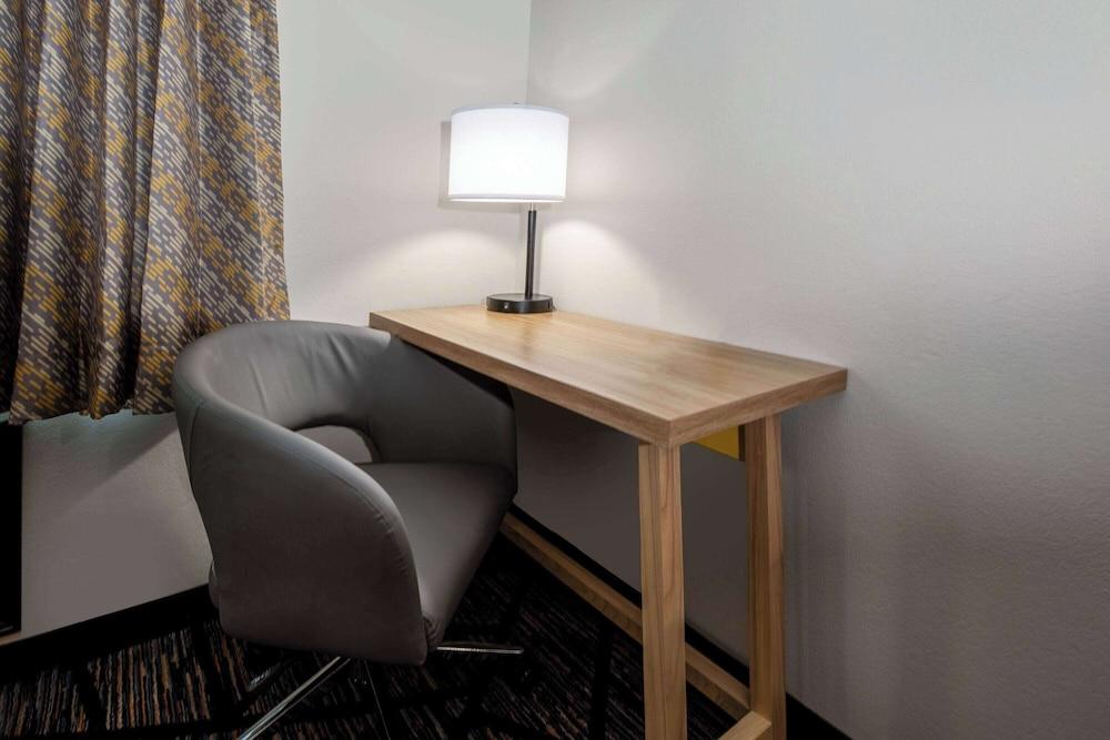 Days Inn by Wyndham Baton Rouge/I-10 photo 25