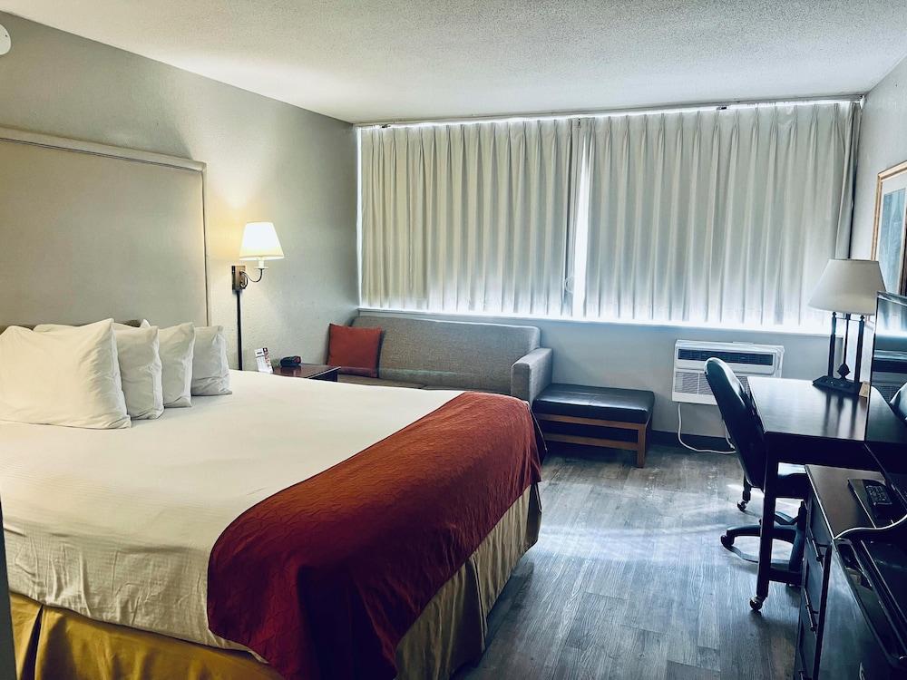Baymont by Wyndham Keokuk photo 19