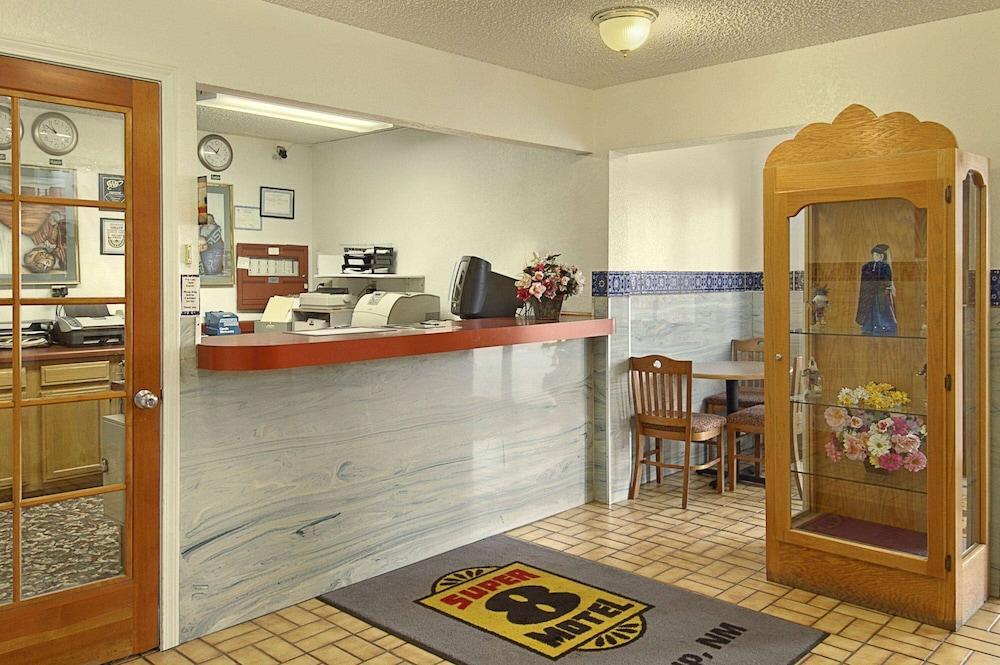 Super 8 by Wyndham Gallup photo 14