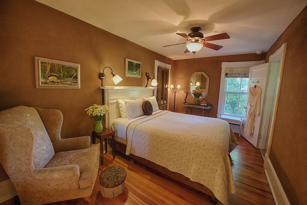 The Foster Harris House photo 32
