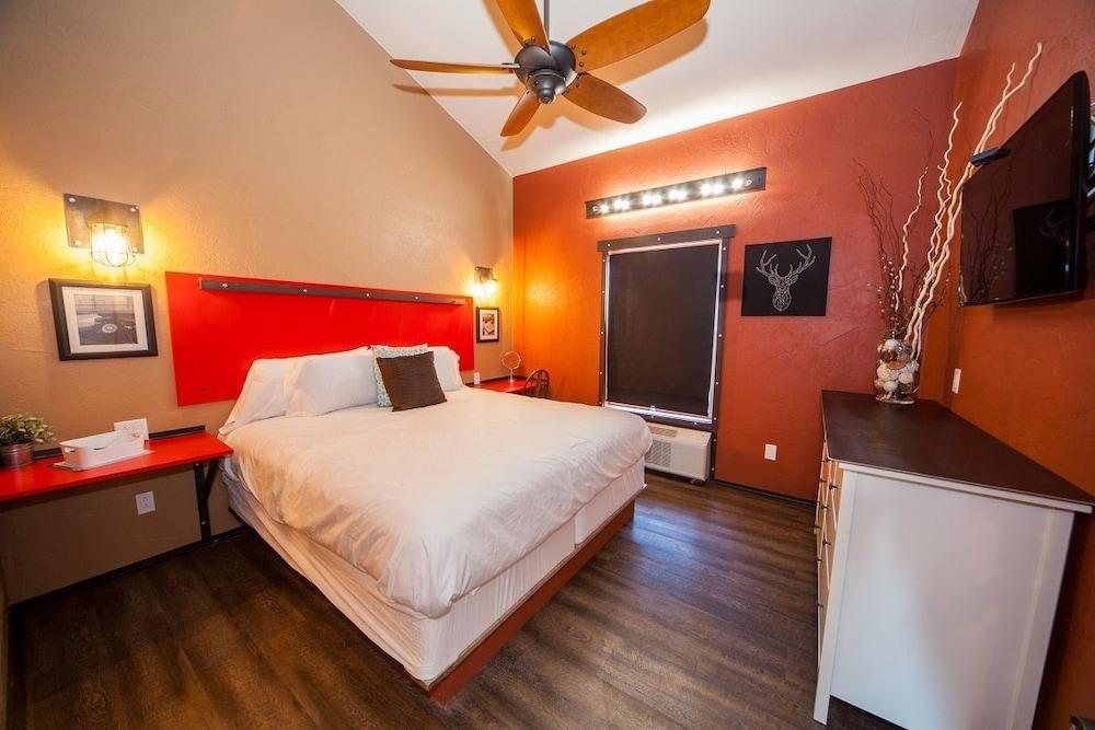 Log Cabin Lodge & Suites photo 77