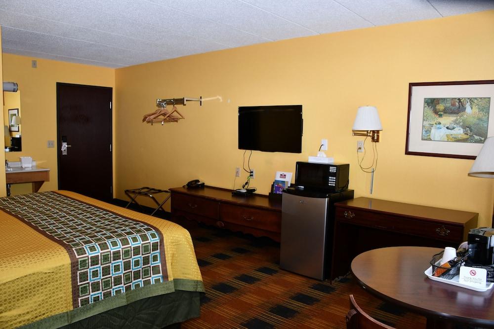 Regency Inn & Suites photo 28