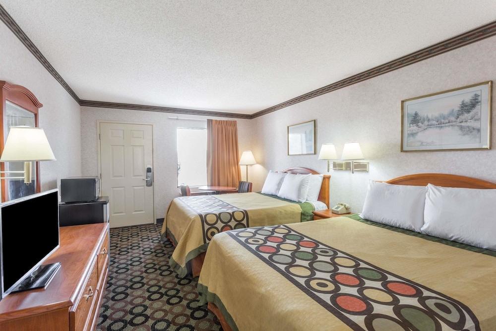 Super 8 by Wyndham Ashburn photo 12