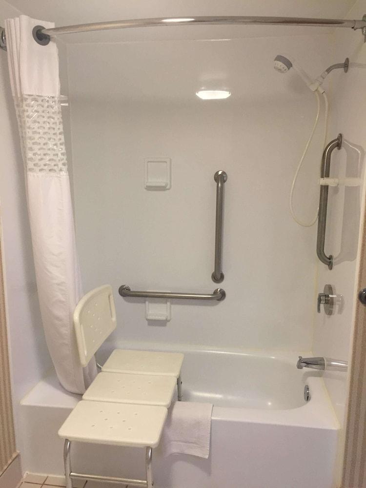 Hampton Inn Winchester-University/Mall Area photo 18