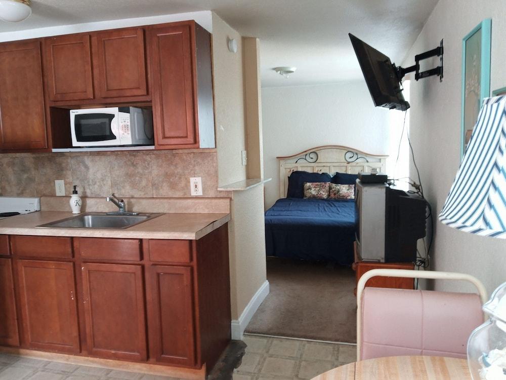 Swashbuckler Motel photo 13