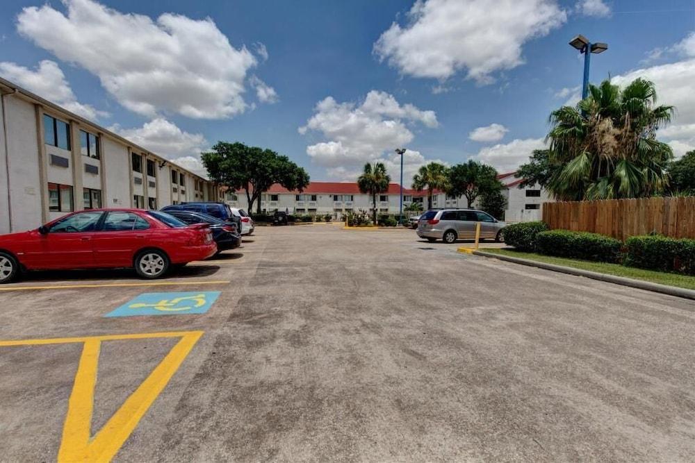 Executive Inn & Suites photo 20