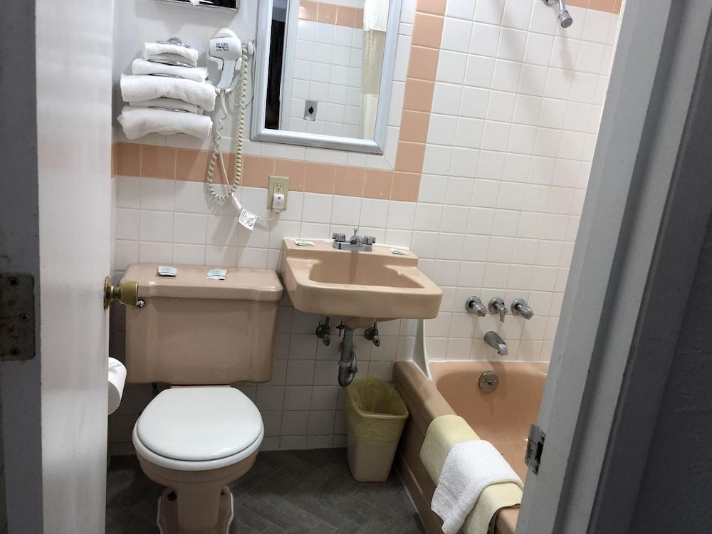 Best Budget Inn photo 30