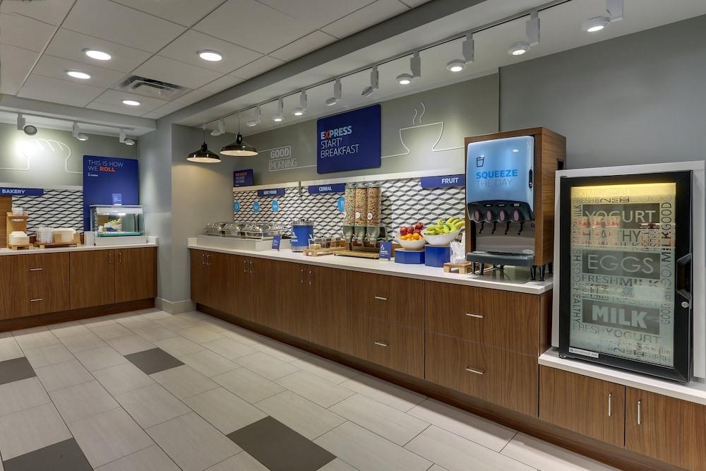 Holiday Inn Express & Suites Troy by IHG photo 59