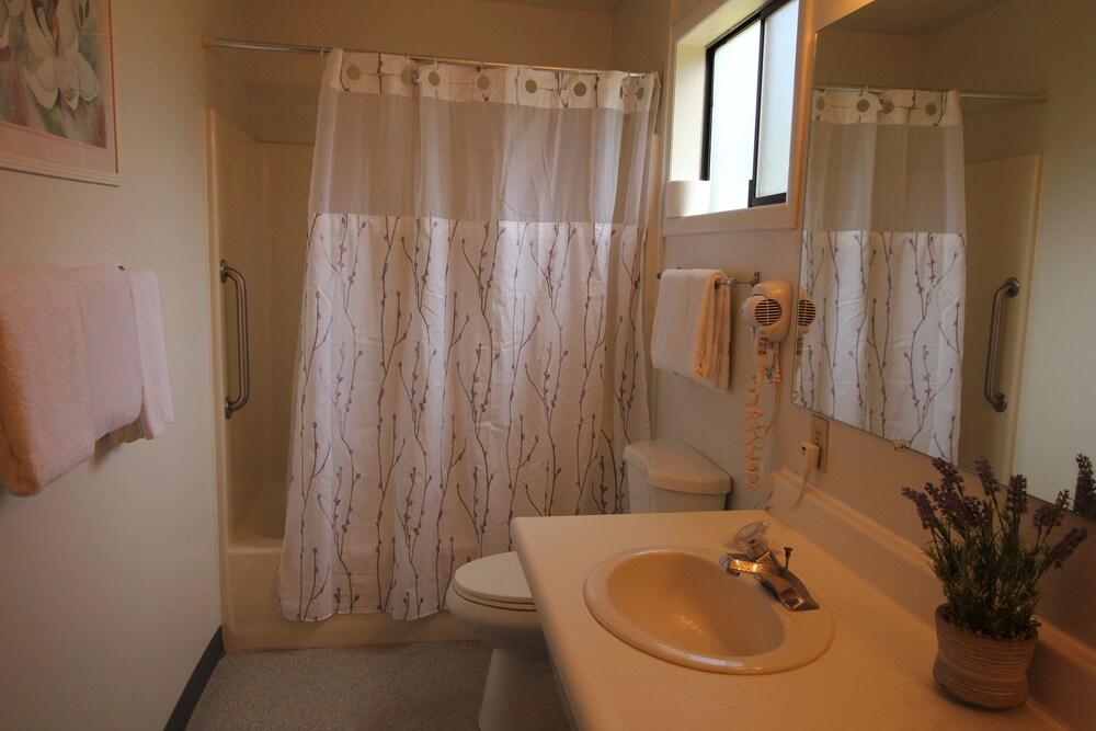 Mariner's Cove Inn photo 57