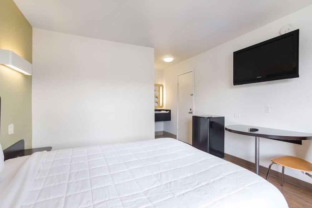 Americas Best Value Inn Bowling Green photo 30