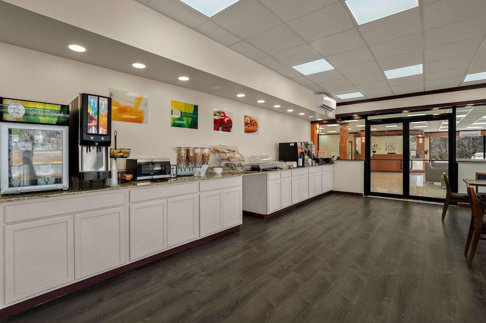 Econo Lodge Yemassee photo 35