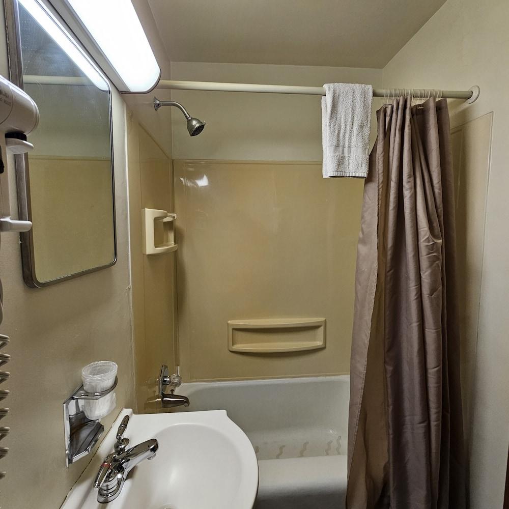 Home Motel Abbotsford photo 21