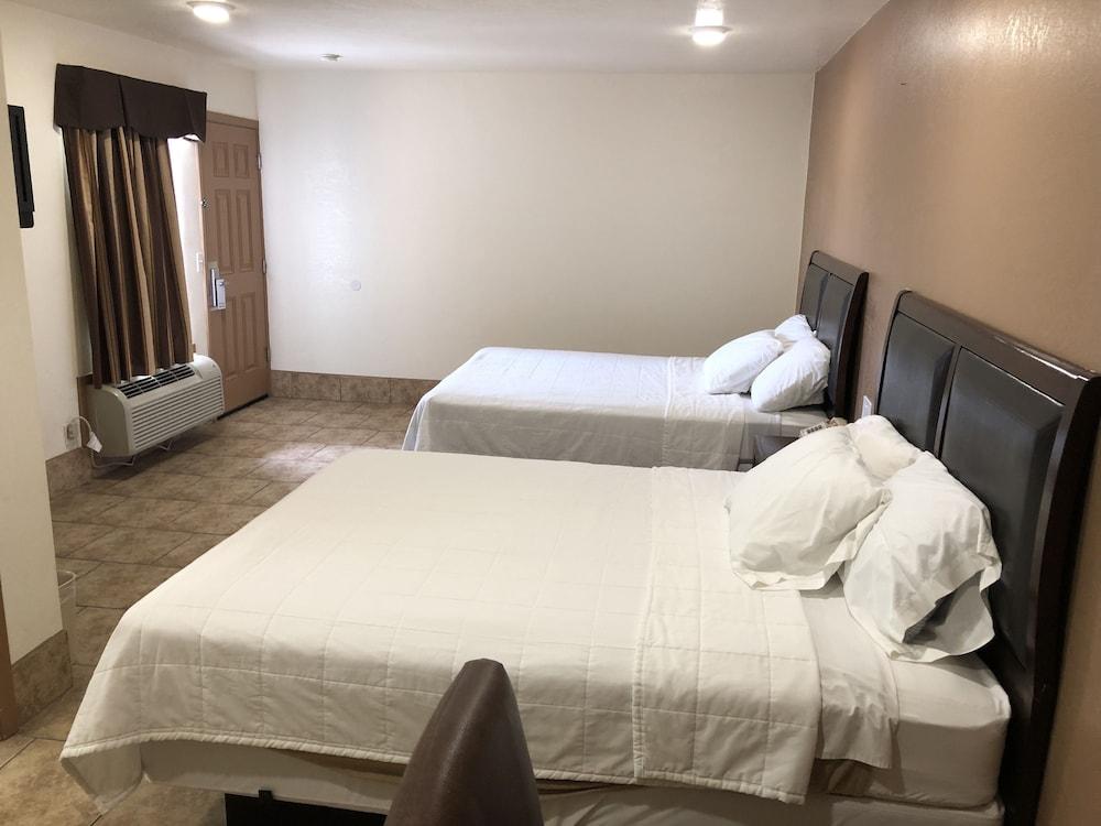 Topper Motel photo 13