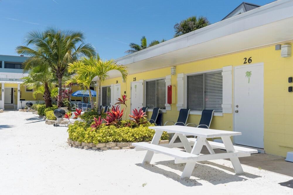 Tropical Breeze Beach Club photo 12