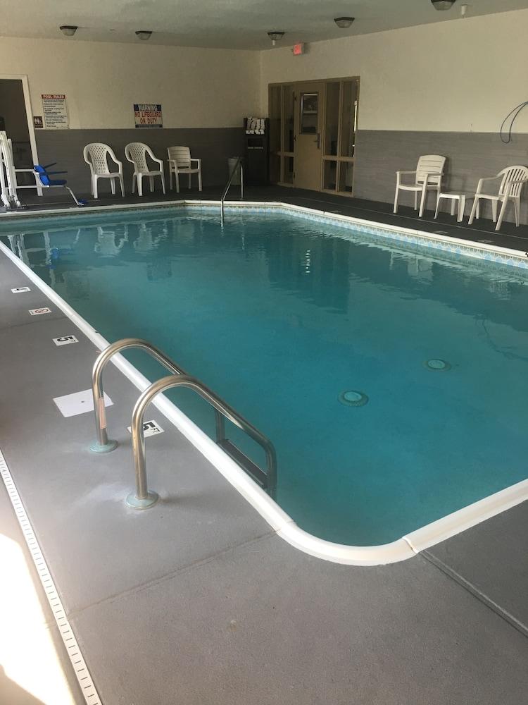 Quality Inn & Suites Arnold - St Louis photo 29
