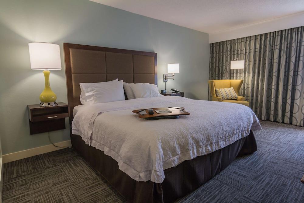 Hampton Inn Winchester-University/Mall Area photo 12