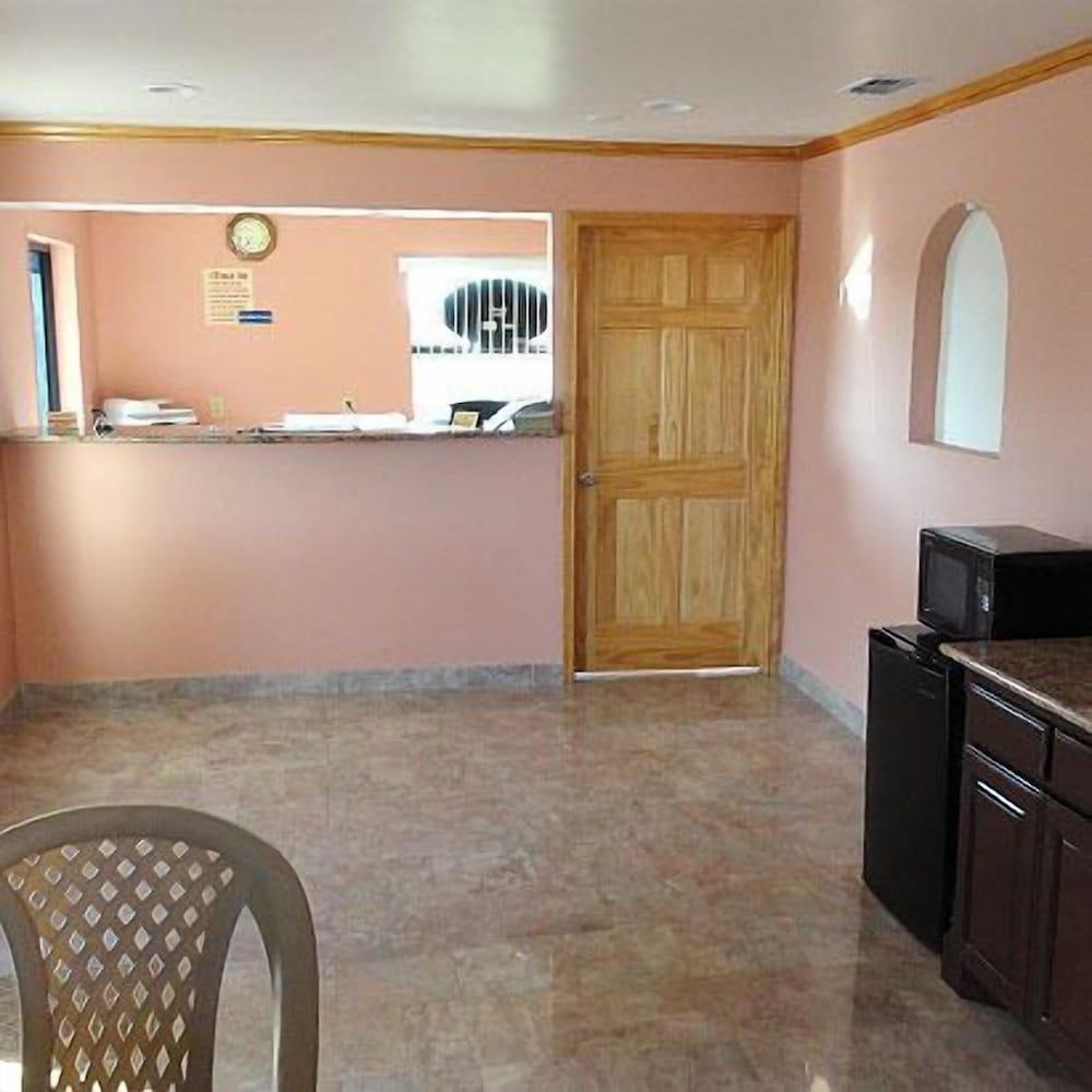 Budget Inn photo 12