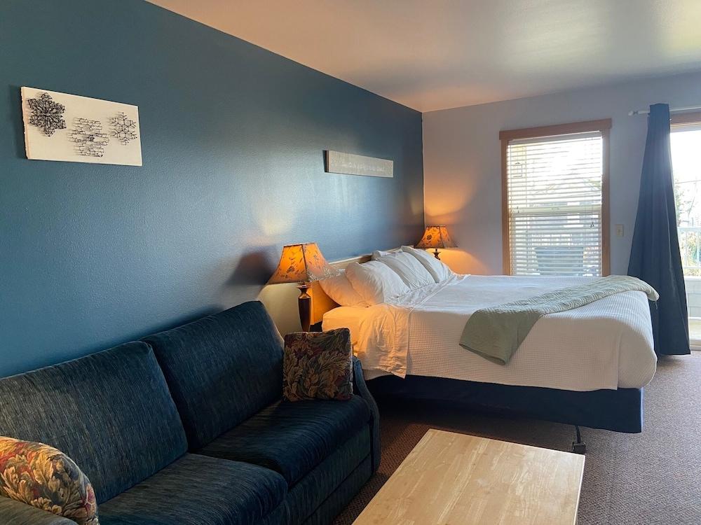 Sea Breeze Court photo 9
