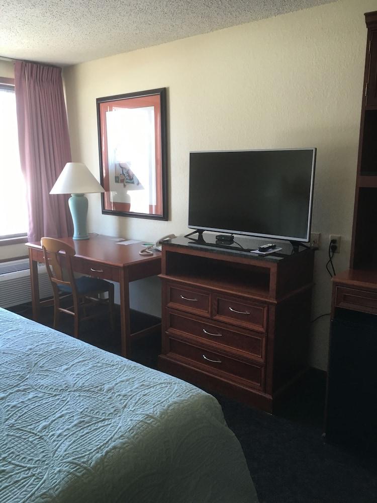 Shawano Four Seasons Hotel photo 5