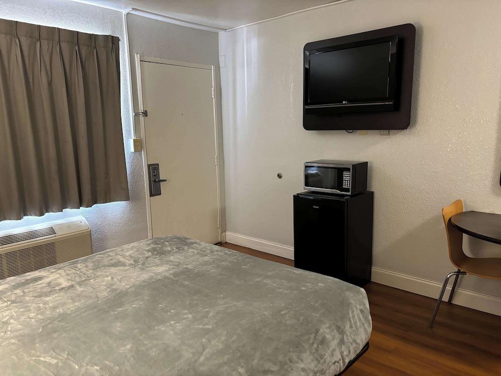Motel 6 Pensacola, FL - Airport West photo 11