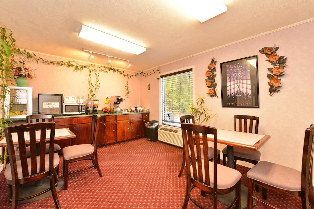 Americas Best Value Inn Heflin photo 28