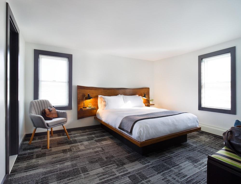Main and Mountain Bar & Motel — hotel in Ludlow