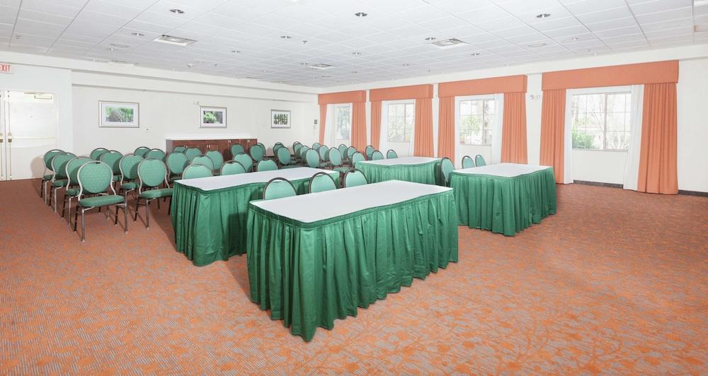 Hilton Garden Inn Palm Springs - Rancho Mirage photo 6