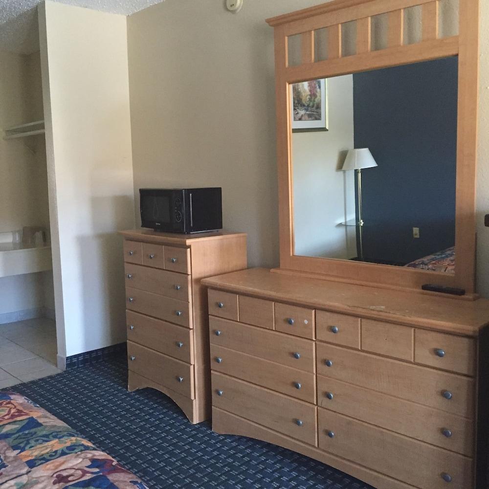 Guest Inn & Suites photo 4