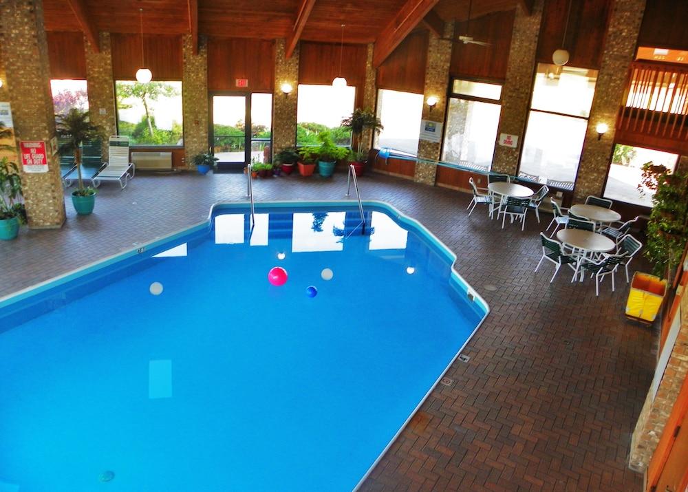 Royalton Inn & Suites photo 5