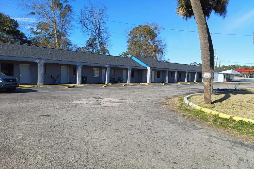 Crown Inn By Oyo Orangeburg Hwy 301 photo 28