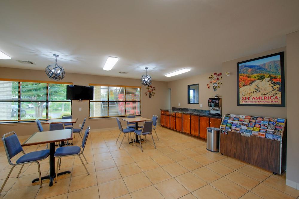 Brentwood Inn & Suites photo 8