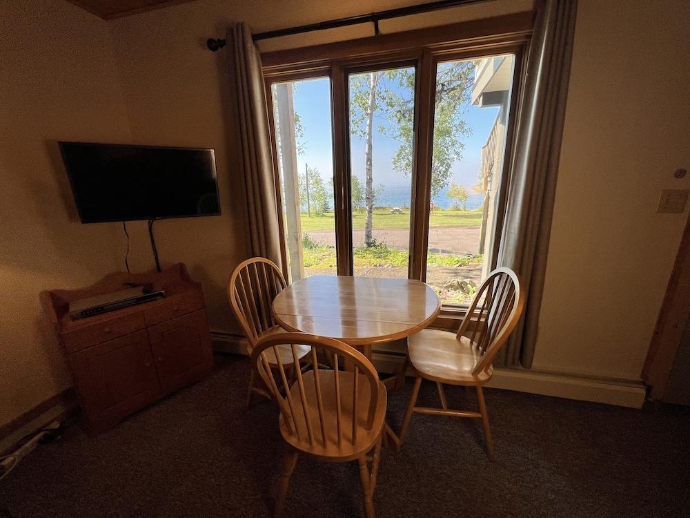 Thomsonite Beach Inn photo 75