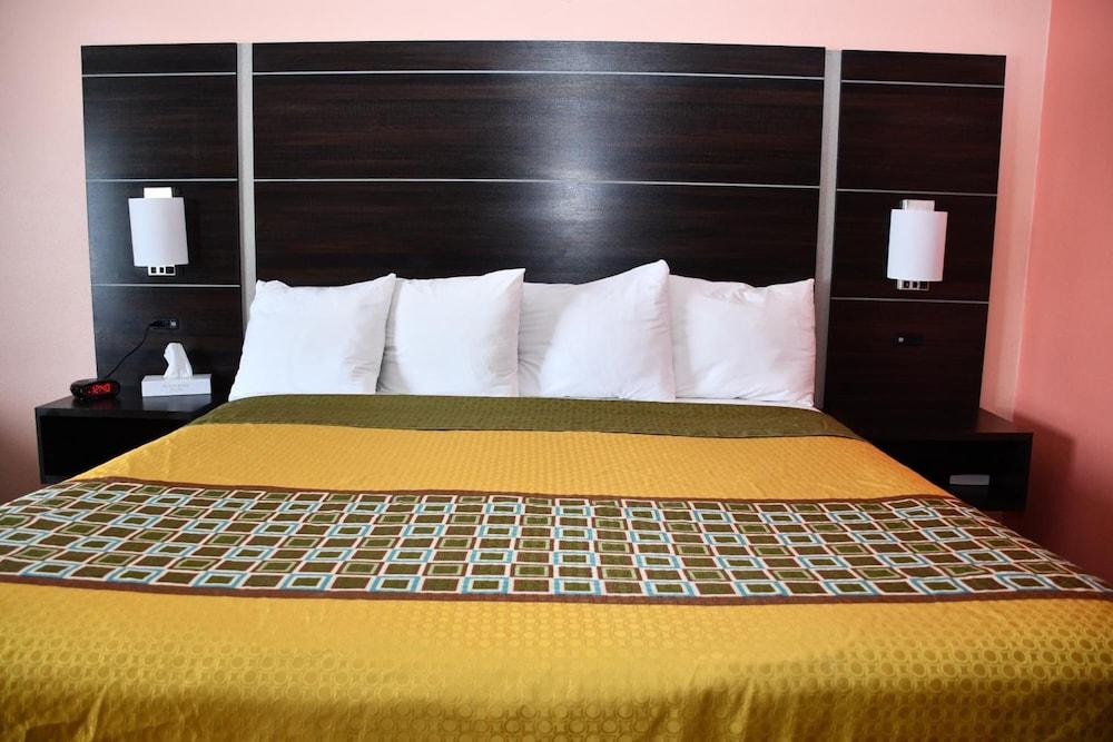 Regency Inn & Suites photo 2