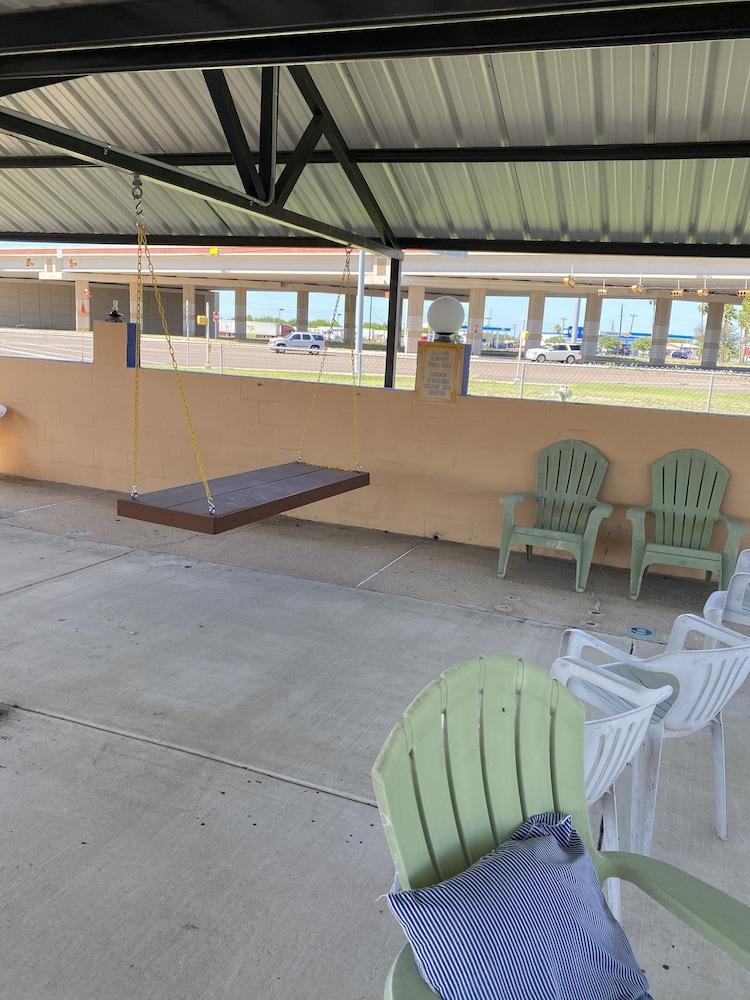 Executive Inn and Suites photo 12