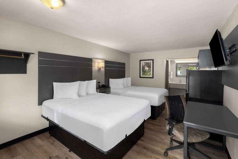 Baymont by Wyndham Dothan photo 20