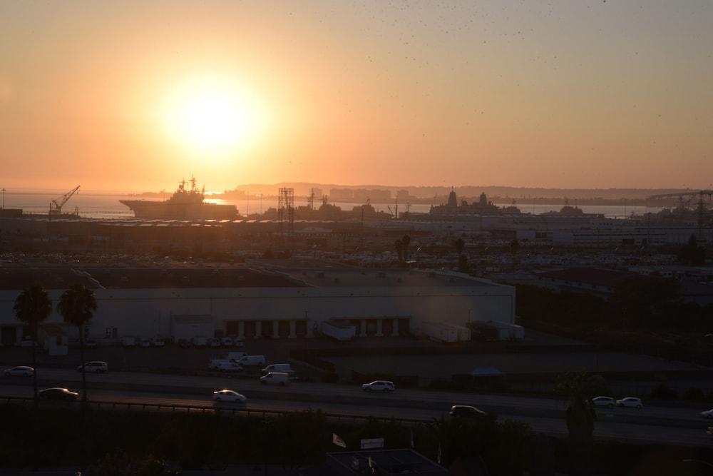 Ramada by Wyndham San Diego National City photo 82