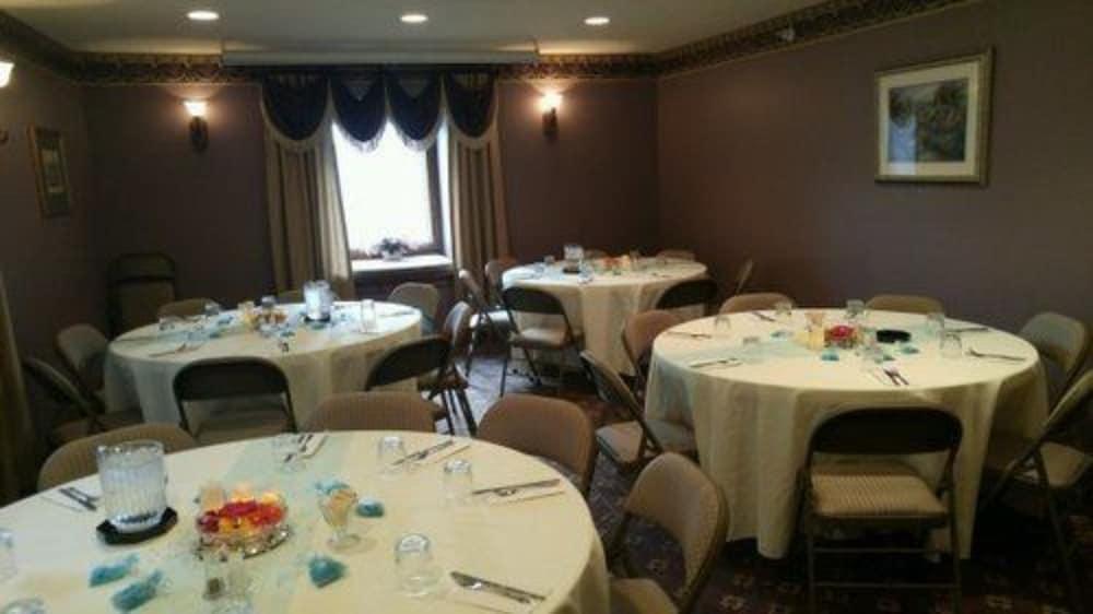 Hearthstone Inn & Suites photo 31