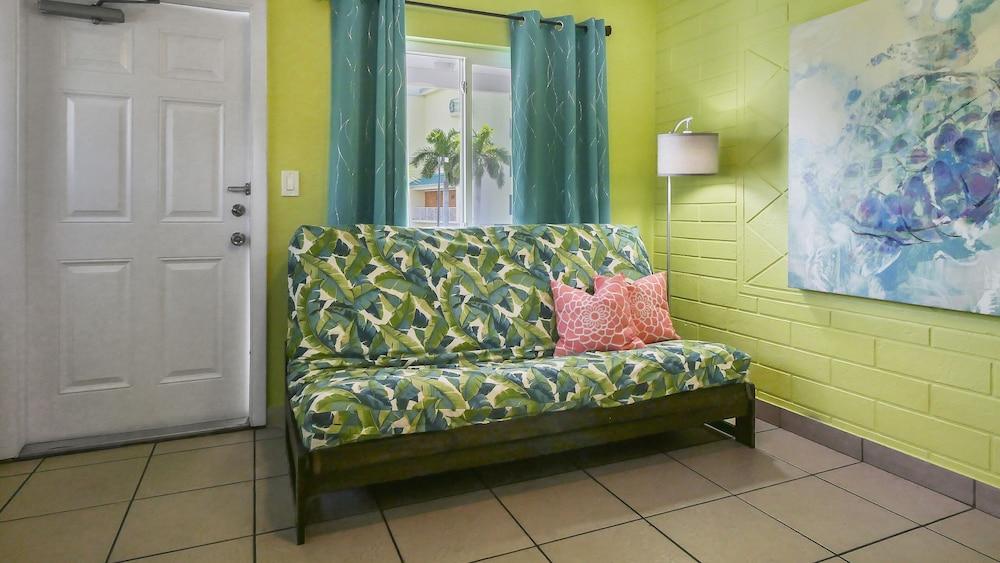 Beach House Hotel photo 6
