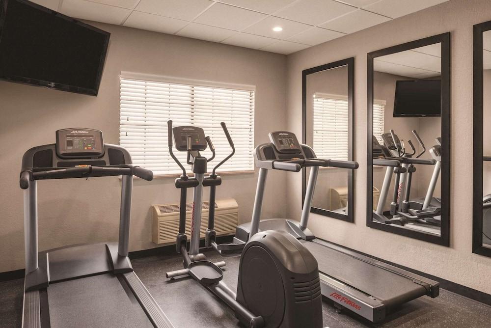 Country Inn & Suites by Radisson, Hoffman Estates, IL photo 19