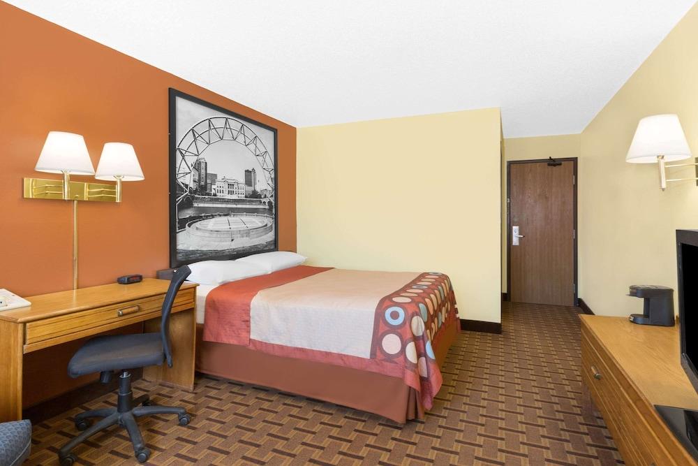 Super 8 by Wyndham Boone photo 7