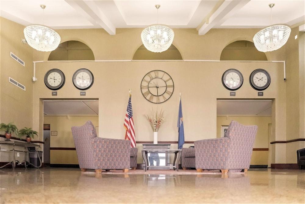 Economy Hotel Plus Wichita photo 2