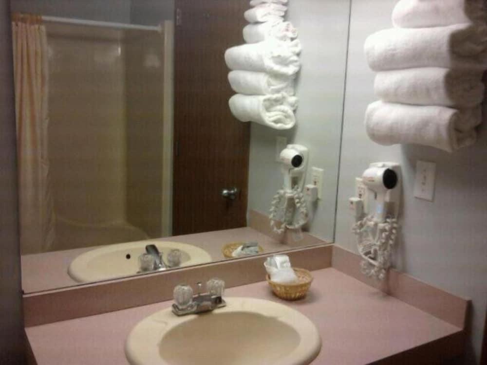 Quails Nest Inn and Suites photo 11