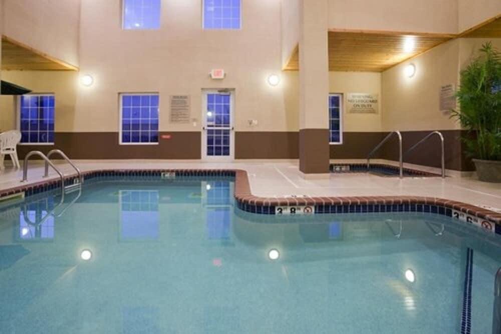 GrandStay Hotel & Suites photo 32