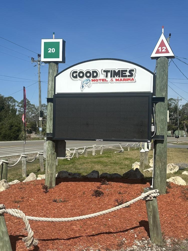 Good Times Motel and Marina photo 25