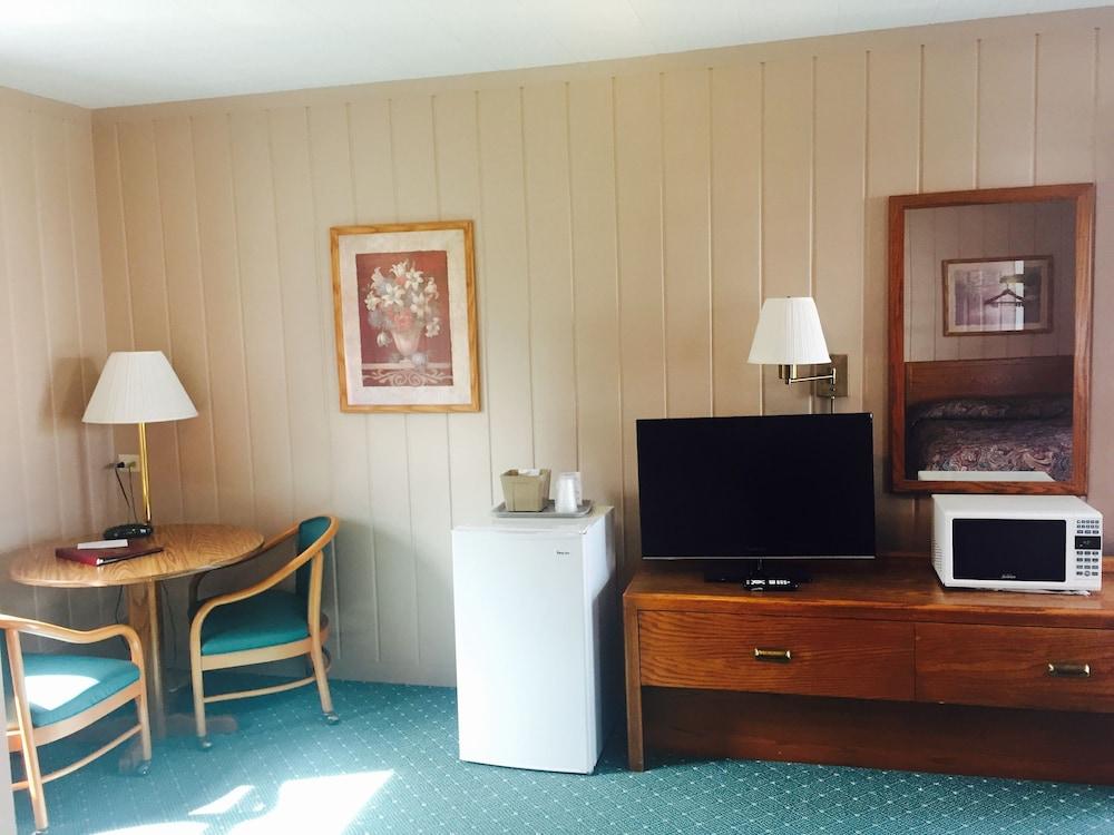 Rainbow Motel photo 13