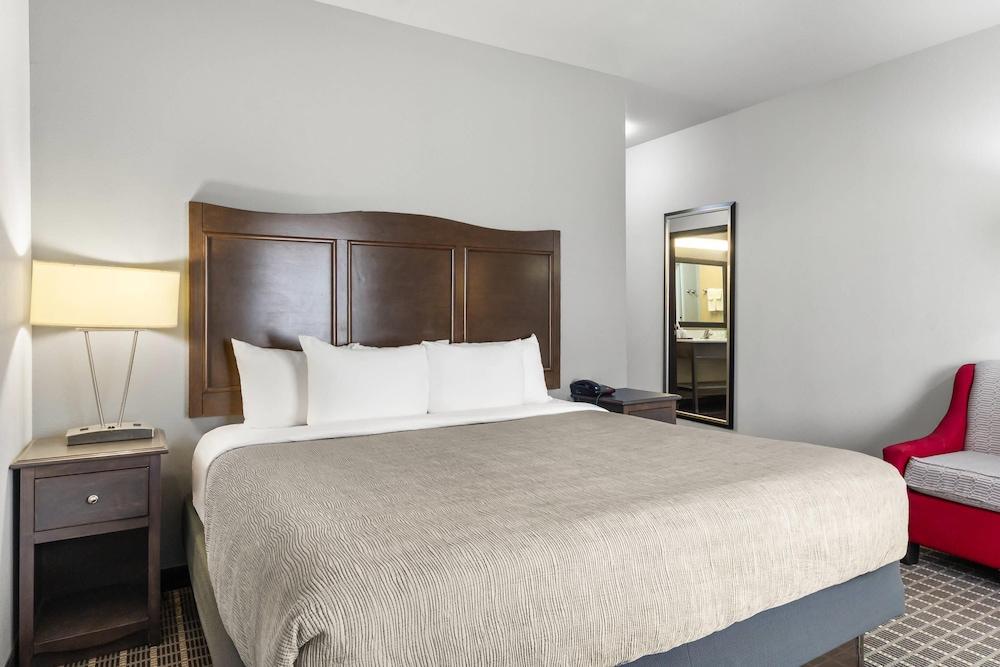 Quality Inn & Suites Pearsall photo 22